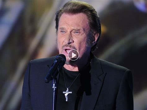 johnny hallyday une croix à l effigie du rockeur remporte un franc succès femme actuelle le mag