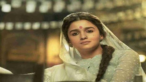 Gangubai Kathiawadi Trailer Twitter Review Alia Bhatt Steals Hearts With Her Fearless