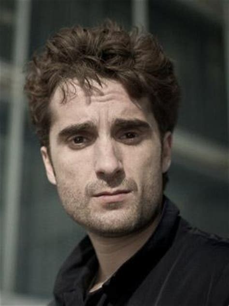 He is a male celebrity. Oliver Wnuk - Actor - CineMagia.ro