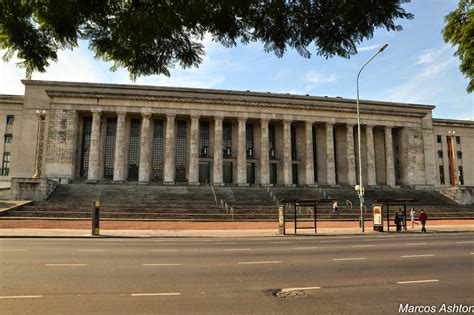 Aquella publicación de la facultad de psicología y psicopedagogía se fundó por el dr. MisteriosaBsAs: Facultad de Derecho / Faculty of Law