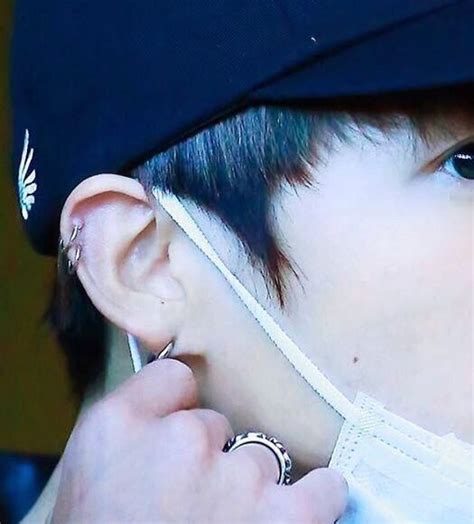 Чон чонгук (전정국) jeon jungkook → псевдоним: lali ⁷ on | Piercings ohr, Piercing ideen, Piercings