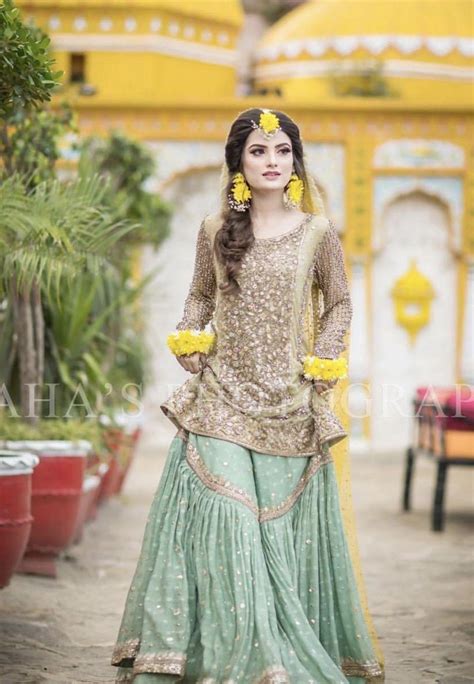 Latest Pakistani Mehndi Dresses For Bride Wedding Outfit Collection