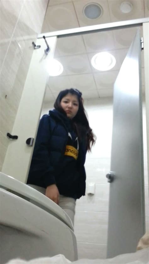 Voyeur Peeing Korean Toilet