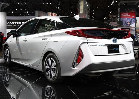 Edmunds also has toyota prius pricing, mpg, specs, pictures, safety features, consumer reviews and more. 2021 Toyota Prius Price, Rumors, Pricing, Powertrain ...
