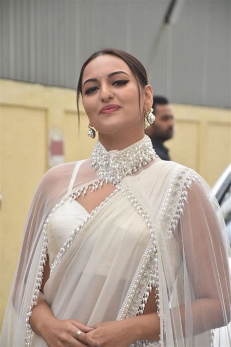 Sonakshi Sinha New Photos Indian Fashion Saree Indian Bridal Outfits Indian Photoshoot