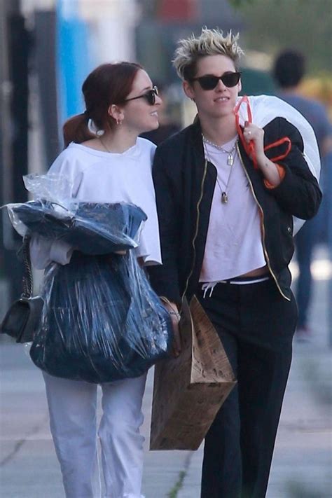 Kristen Stewart And Girlfriend Sara Dinkin Grabs Lunch At Cafe