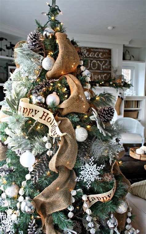 Furthermore, you finish off this look with some poinsettias which. Source : pinterest