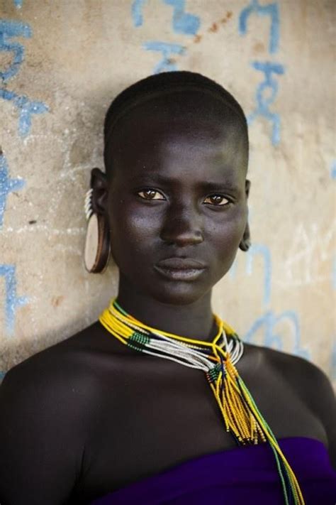 African Beauty A Kara Woman In The Omo Valley Ethiopia Steve Mccurry World Press Photo