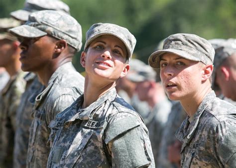 First Female Soldiers Graduate From Ranger School Now Theyre Waiting