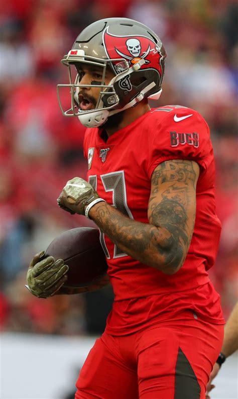 Bucs Mike Evans Willing To Take Pay Cut