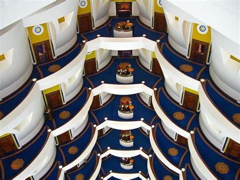 Versión en español a building becomes iconic when its form is simple and unique. Inside the Burj al Arab Dubai - Photo of the Day - RTW in ...