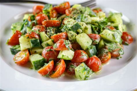 Nada más saludable que esta ensalada con pepino