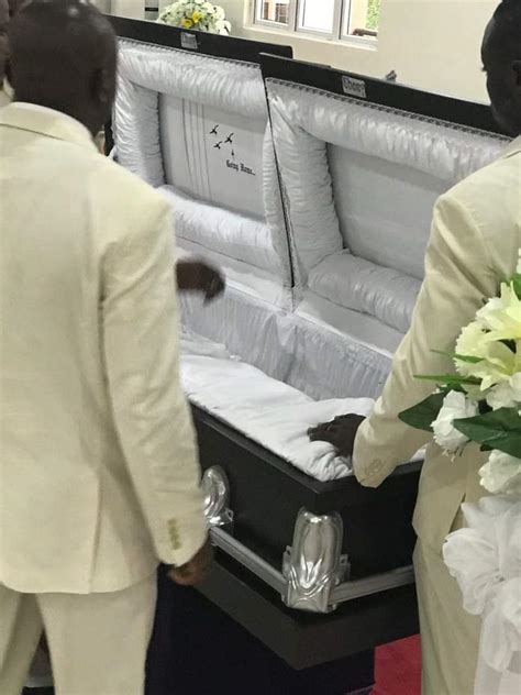 Remi Surutu Daughter S Burial Photos Ayomikun Oladayo Buried At Ebony Vault Amid Heavy Rainfall