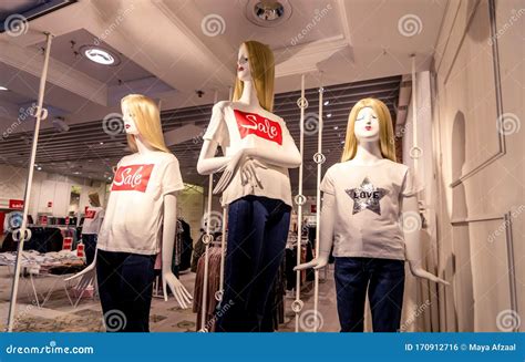 Fashion Mannequins Standing In Shop Casual Dress Clothing Shop In