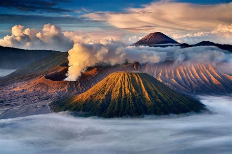 Бромо Mount Bromo действующий вулкан в Индонезии Photo by Kyaw Win