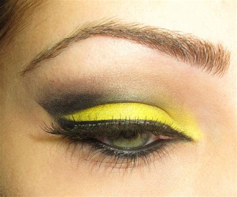 The Makeup Artist Yellowblack Eye Makeup