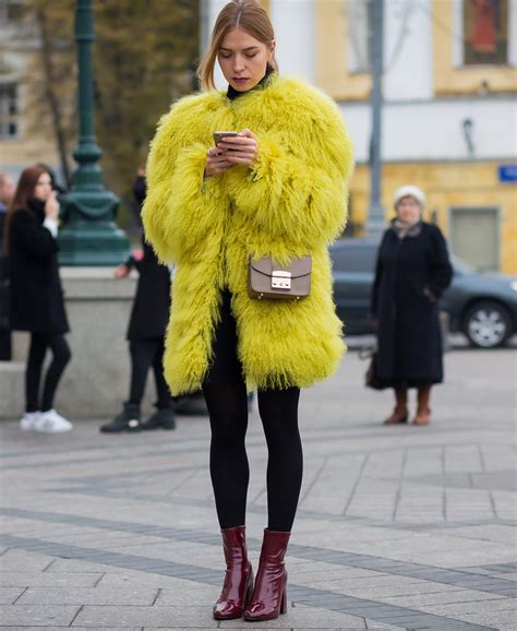 fashion week russia spring 2016 street style 02 fashiontrends fur street style fur coat