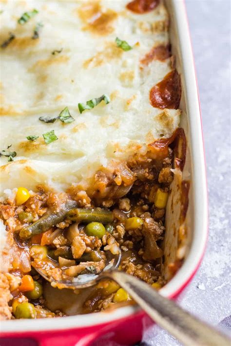 A savory mix of lentils, mushrooms, herbs, and veggies topped with a thick and fluffy layer of creamy mashed potatoes. Easy Vegan Shepherd's Pie With Tofu - Lavender & Macarons