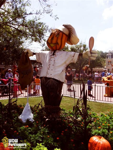 Photo Story More Pumpkin Scarecrows On Main Street Usa Wdw