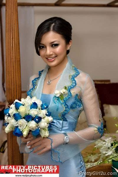 Noor neelofa mohd noor (10 şubat 1989 doğumlu) malezyalı bir aktris, televizyon sunucusu, ticari model ve girişimcidir. SCRIBD: Neelofa Mohd Noor
