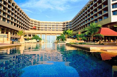 7 Best Juhu Beach Hotels On The Oceanfront In Mumbai