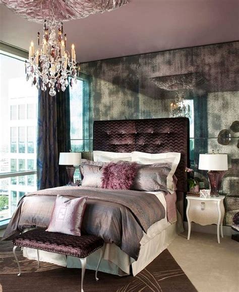 Its timeless style is loved and embraced by those of us who want to moreover, beauty and makeup trends are still strongly influenced by the glamorous old hollywood starlets. 25 Hollywood Regency Style Bedroom Ideas