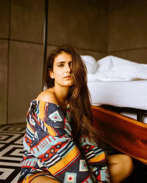 fatima sana shaikh soars temperatures with her sexy pictures buziness bytes