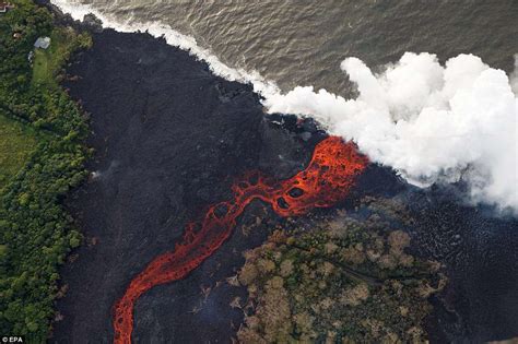 Hawaii Volcano Lava Creeps Onto Geothermal Power Plant Daily Mail Online