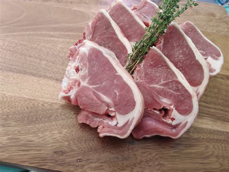 Marinate lamb chops with curry paste and serve up a colourful meal for one with crisp radish, tomato, cucumber and herb salad. Loin Lamb Chops 1kg | AE Chambers - Butchers of Distinction