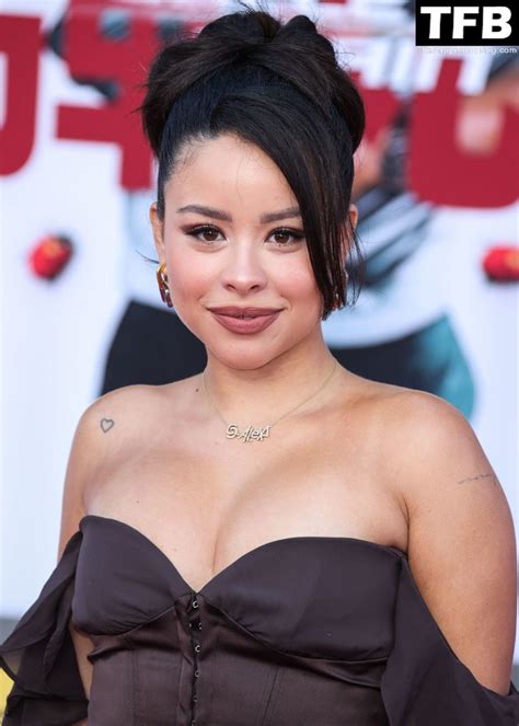 Cierra Ramirez Flaunts Her Curvy Figure At The La Premiere Of Sony