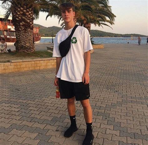 Pin De 𝙱𝚞𝚛𝚐𝚞𝚎̂𝚜 Em Moda Em 2020 Moda Masculina Adolescente Ideias De