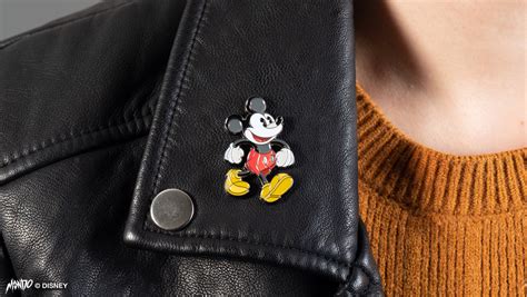 official disney mickey mouse enamel pin — dkng