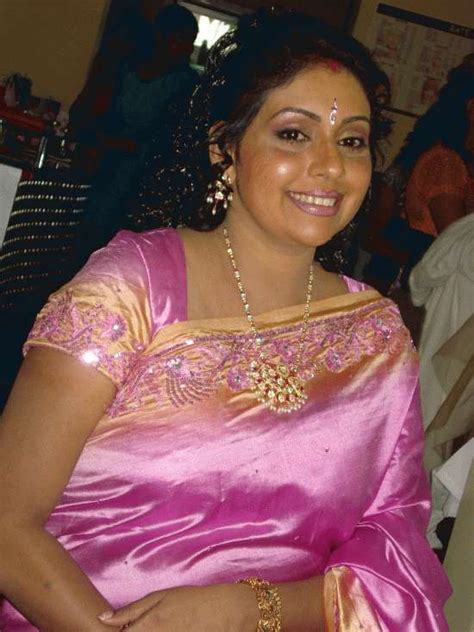 বৌ কে অন্যের সাথে লাগাতে দেখা Choti World Sari Fashion