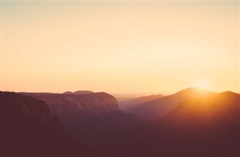 Download Mountain Sunbeam Australia Canyon Landscape Nature Sunrise 4k