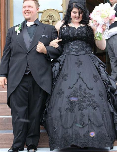 Gorgeous Plus Size Sleeveless Beading Crystal Black Gothic Wedding Dresses Robe De Mariage