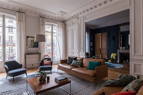 A Renovated Apartment In Paris Appartement Parisien Deco Appartement