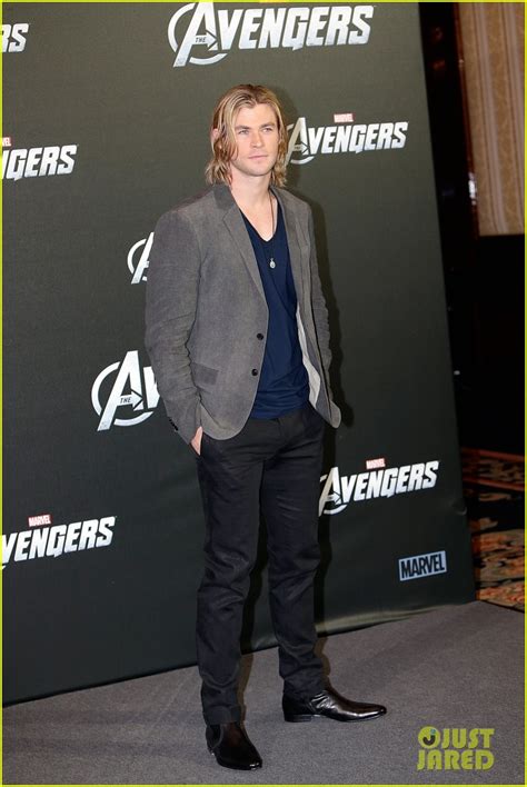 Chris Hemsworth And Tom Hiddleston Avengers Berlin Photo Call Photo