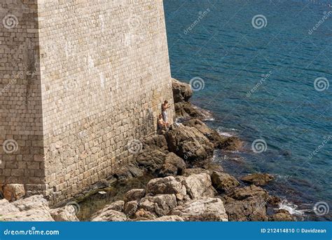 Dubrovnik Croatia Aug Two Half Naked Man Below Fort St Margaret Of City Wall In