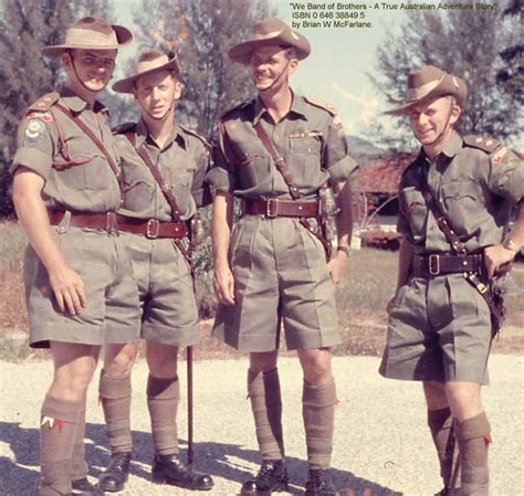 Военные в шортах 95 фото