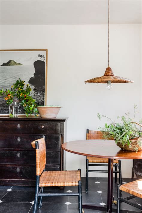 Tips On Decorating With Antiques How To Style Vintage Pieces