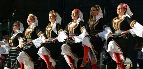 I mi cemo je postaviti ! National dance - Serbia.com