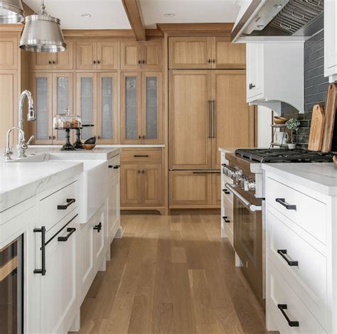 White Oak Kitchen Cabinets For Classic And Versatile Cooking Space