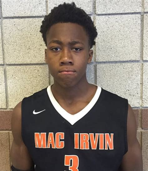 Illinois star ayo dosunmu announces he will return for his junior season: Family connection could aid Hogs in pursuit of highly touted guard