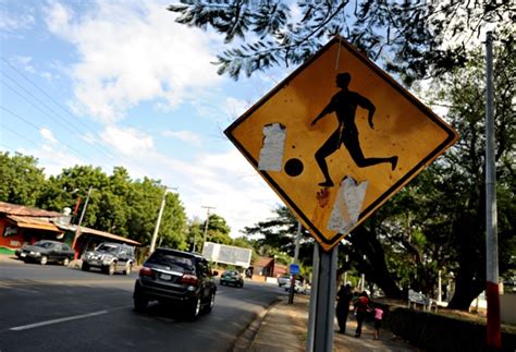 17 Unusual Road Signs You Wont See On A Daily Basis