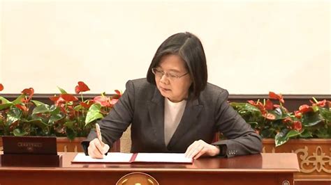 分期型房貸 信用貸款 循環型貸款 就學貸款 留學貸款 存單質借 勞工紓困貸款 個人週轉金貸款 企業貸款. 武肺紓困條例立院三讀!蔡英文火速簽署｜東森新聞