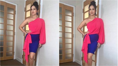 Sunny Leone Checks Into Toronto In A Pink And Blue Co Ord Set See What