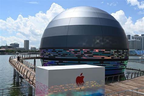 Apples First Floating Retail Store In The World Is Opening In