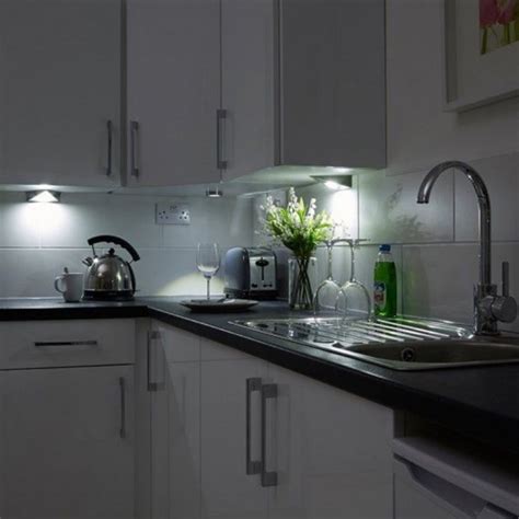 Under cabinet lighting comes in a wide variety of different types, we've taken a look at the most popular styles and installation techniques and put together this handy led light guides is the webs number 1 resource for led reviews and resources. kitchen under cabinet triangle led light in cool white 6000k
