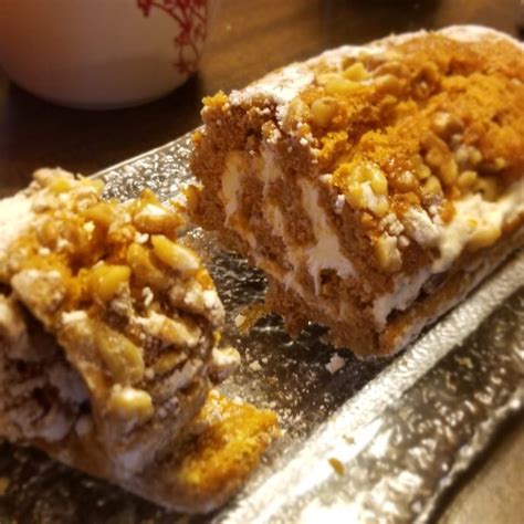 This classic pumpkin roll recipe is sooo good! Pumpkin Roll Recipe All Recipes / Best Ever Pumpkin Roll Jo Cooks - moi-linda