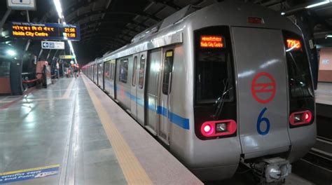 Metro Train Breaks Down At Mandi House Delhi Metro Blue Line Affected